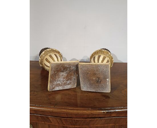 PAIR OF LACQUERED AND GILDED CANDELABRA, SECOND HALF OF THE 18TH CENTURY PAIR OF LACQUERED AND GILDED CANDELABRA, SECOND HALF OF THE 18TH CENTURY