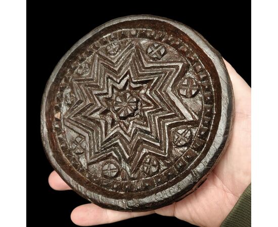 Due marche in legno Alpigiane fine XVIII-inizio XIX secolo