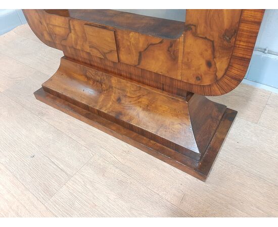 Pair of large rationalist Art Deco consoles in walnut and burr walnut, 1930s Pair of large rationalist Art Deco consoles in walnut and burr walnut, 1930s