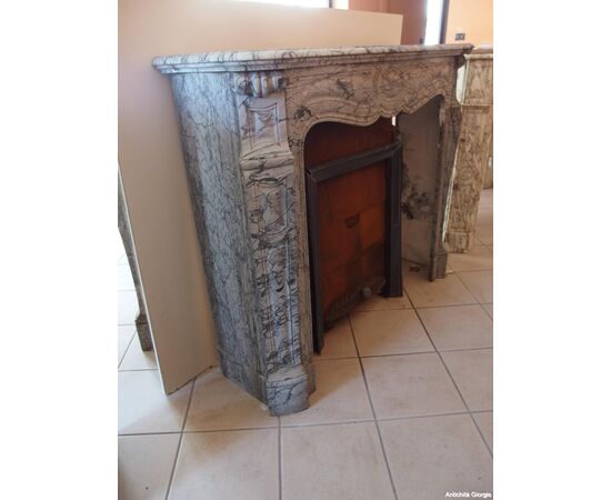 CAMINO IN MARMO GRIGIO STILE LUIGI XVI POMPADOUR FRANCIA cm L134xP37xH108 CAMINO IN MARMO GRIGIO STILE LUIGI XVI POMPADOUR FRANCIA cm L134xP37xH108