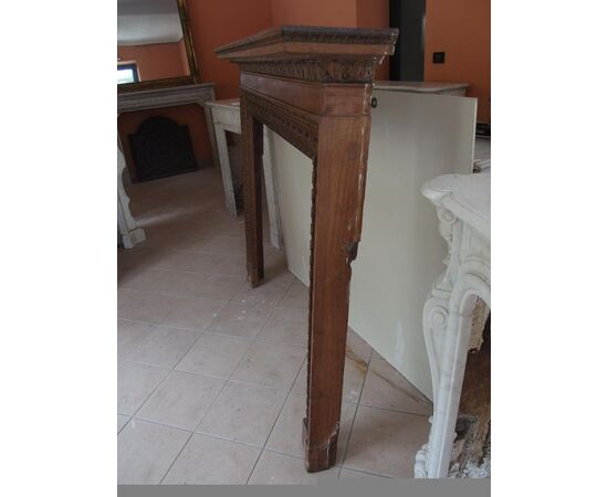 CAMINO IN LEGNO INTAGLIATO EPOCA LUIGI XVI OTTOCENTO Dimensioni: cm L170x25xH140 CAMINO IN LEGNO INTAGLIATO EPOCA LUIGI XVI OTTOCENTO Dimensioni: cm L170x25xH140
