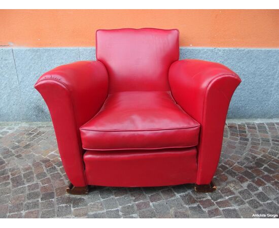 POLTRONA IN PELLE ROSSA VINTAGE MODELLO CLUB EPOCA 900 cm L 85xP85xH75 POLTRONA IN PELLE ROSSA VINTAGE MODELLO CLUB EPOCA 900 cm L 85xP85xH75