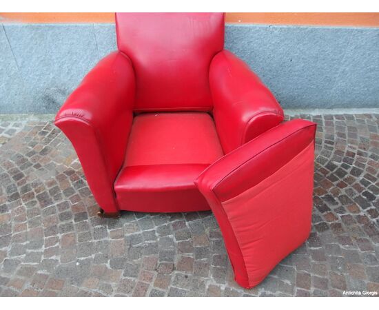 POLTRONA IN PELLE ROSSA VINTAGE MODELLO CLUB EPOCA 900 cm L 85xP85xH75 POLTRONA IN PELLE ROSSA VINTAGE MODELLO CLUB EPOCA 900 cm L 85xP85xH75
