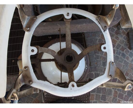 POLTRONA GIREVOLE E RECLINABILE DA BARBIERE EPOCA PRIMI 900 POLTRONA GIREVOLE E RECLINABILE DA BARBIERE EPOCA PRIMI 900