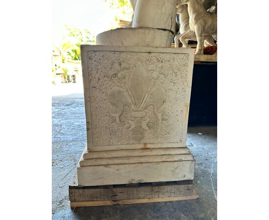 
Scultura di Ercole in Marmo Statuario su Base Neoclassica, XIX Secolo