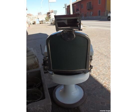 POLTRONA GIREVOLE E RECLINABILE DA BARBIERE EPOCA PRIMI 900 POLTRONA GIREVOLE E RECLINABILE DA BARBIERE EPOCA PRIMI 900