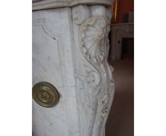 CAMINO IN MARMO BIANCO DI CARRARA SCOLPITO STILE LUIGI XV FRANCIA cm L132xP43xH109