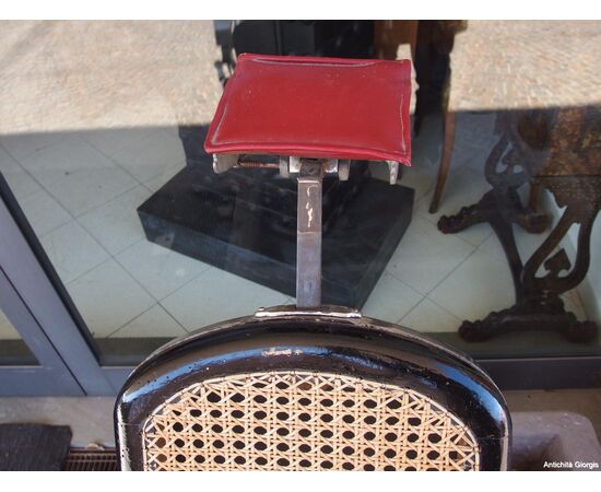 POLTRONA GIREVOLE E RECLINABILE DA BARBIERE EPOCA PRIMI 900 POLTRONA GIREVOLE E RECLINABILE DA BARBIERE EPOCA PRIMI 900