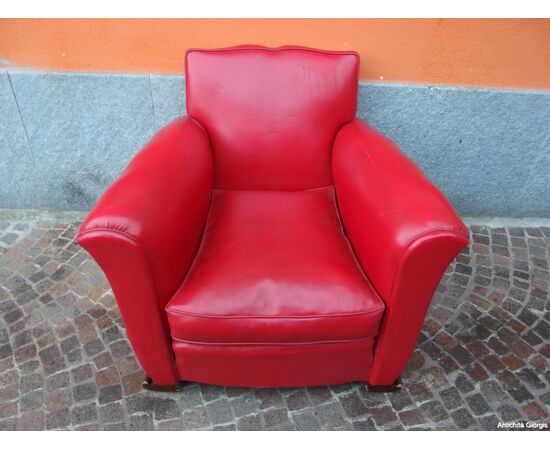 POLTRONA IN PELLE ROSSA VINTAGE MODELLO CLUB EPOCA 900 cm L 85xP85xH75 POLTRONA IN PELLE ROSSA VINTAGE MODELLO CLUB EPOCA 900 cm L 85xP85xH75