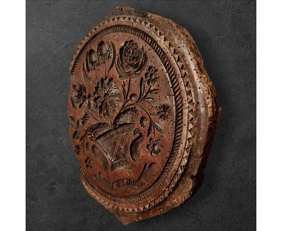 Important richly carved wooden brand, 18th century Important richly carved wooden brand, 18th century