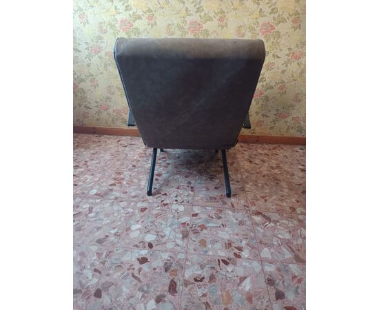 Osvaldo Borsani's P 40 Armchair Osvaldo Borsani's P 40 Armchair