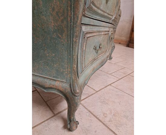Painted Louis XV style chest of drawers Painted Louis XV style chest of drawers