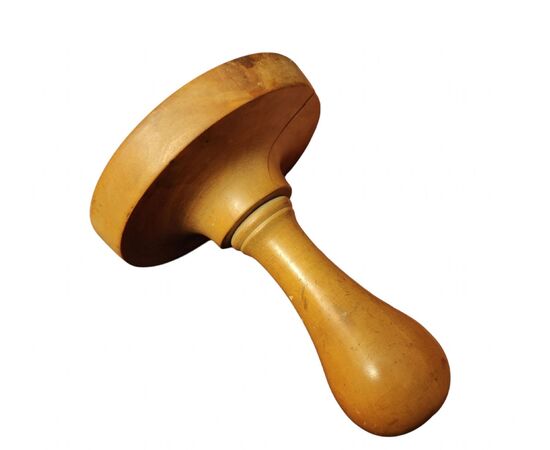 Bella marca per il burro cilindrica con manico tornito decoro cacciatore Bella marca per il burro cilindrica con manico tornito decoro cacciatore