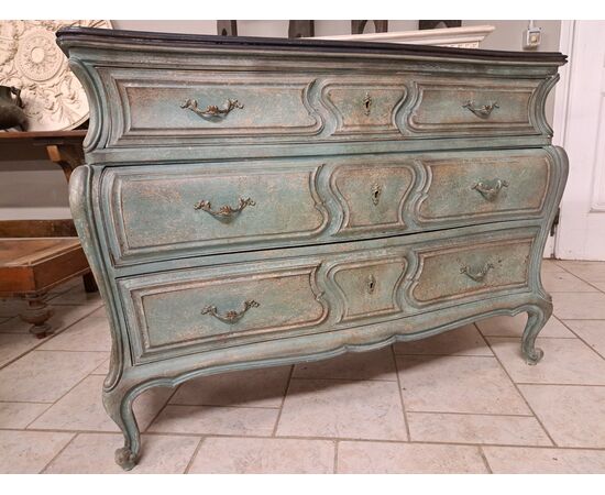 Painted Louis XV style chest of drawers Painted Louis XV style chest of drawers