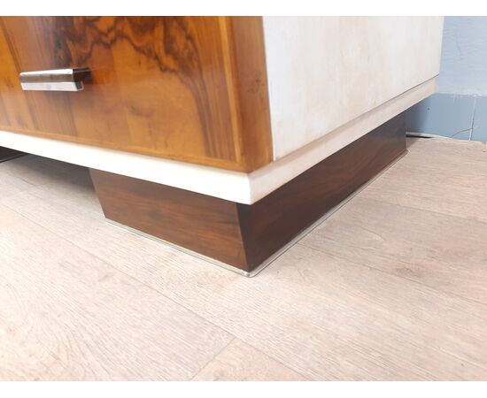 Comò cassettone art decò rivestito in noce e pergamena anno 1930-40