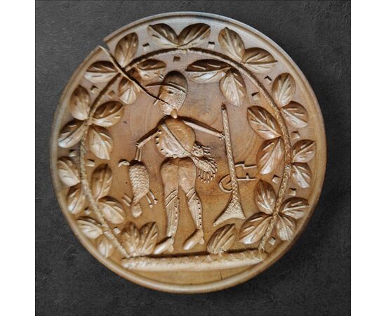 Beautiful cylindrical butter mold with turned handle and hunter decoration Beautiful cylindrical butter mold with turned handle and hunter decoration