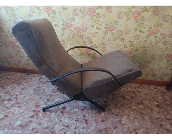 Osvaldo Borsani's P 40 Armchair