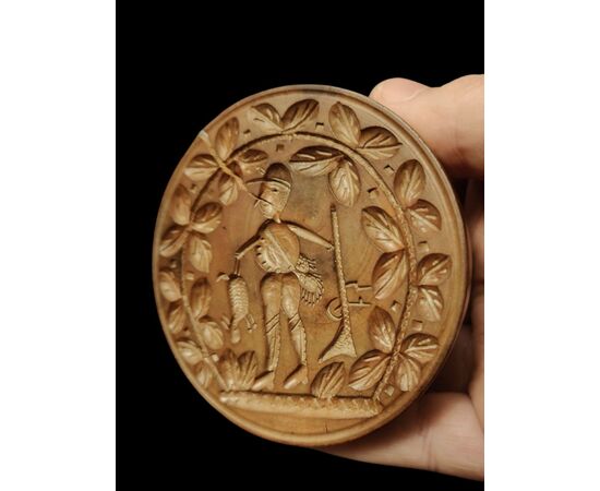 Beautiful cylindrical butter mold with turned handle and hunter decoration Beautiful cylindrical butter mold with turned handle and hunter decoration