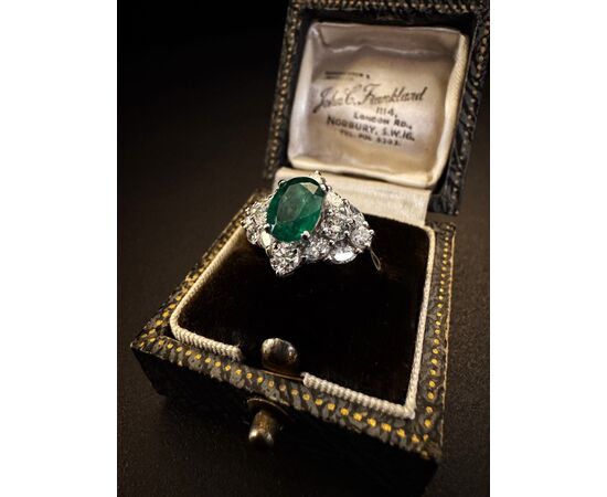 Anello  in  Platino  con Smeraldo  e  Diamanti