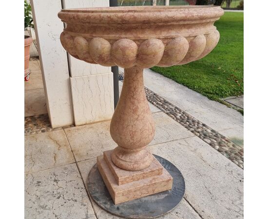 Coppia di acquasantiere del 900 in marmo rosa di Verona