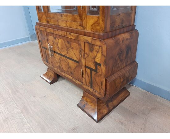 Art Deco walnut and burr walnut display cabinet, original from 1930-40