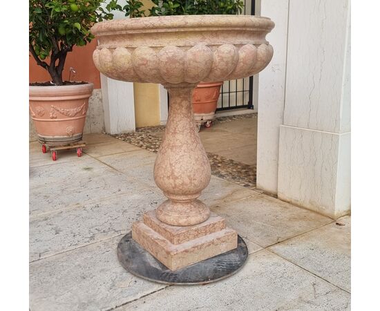 Coppia di acquasantiere del 900 in marmo rosa di Verona