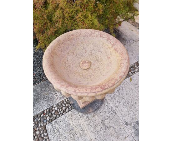 Coppia di acquasantiere del 900 in marmo rosa di Verona