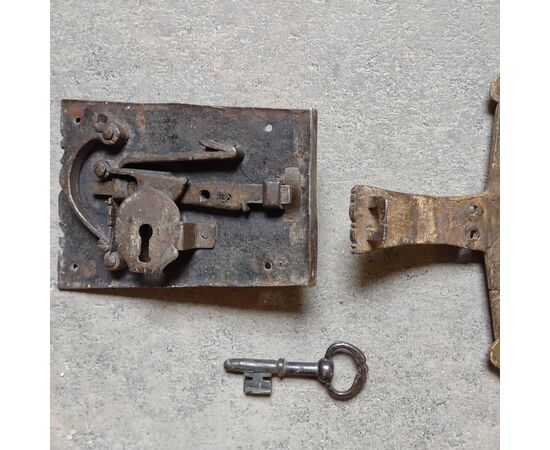 Fully functional 17th-century door lock