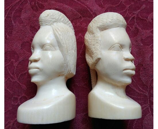 Coppia di teste africane in avorio anni '30