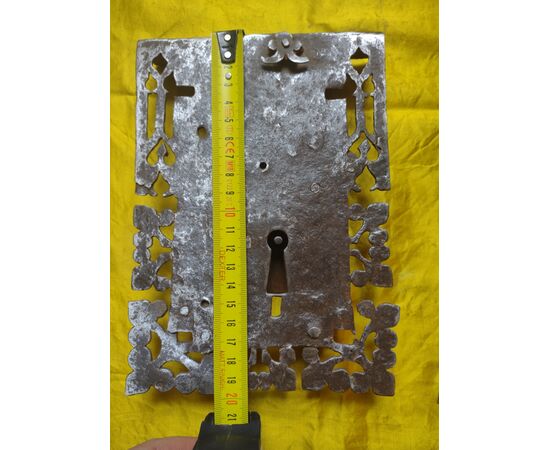 Splendid Gothic chest lock in wrought iron with dragon.