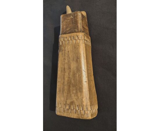 Porta cote in cirmolo Valtellina XIX secolo