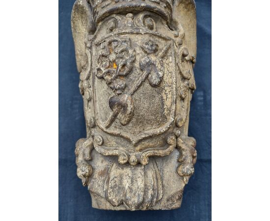 Splendid Spanish noble coat of arms in carved and lacquered wood