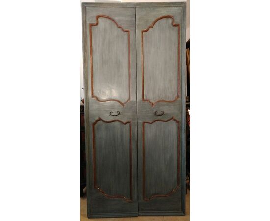 Ligurian door with two lacquered panels in a Provençal style