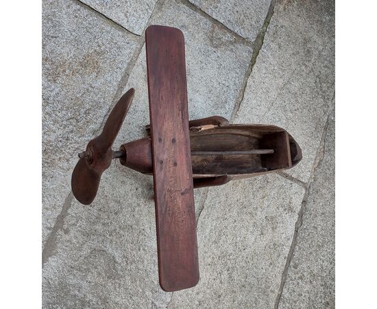 Aereo giocattolo in legno e ferro