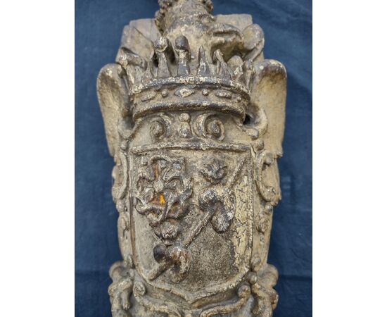 Splendid Spanish noble coat of arms in carved and lacquered wood