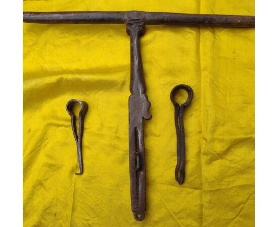 Impressive zoomorphic bolt, 17th century