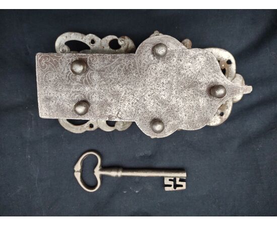 2 engraved cabinet locks with original keys