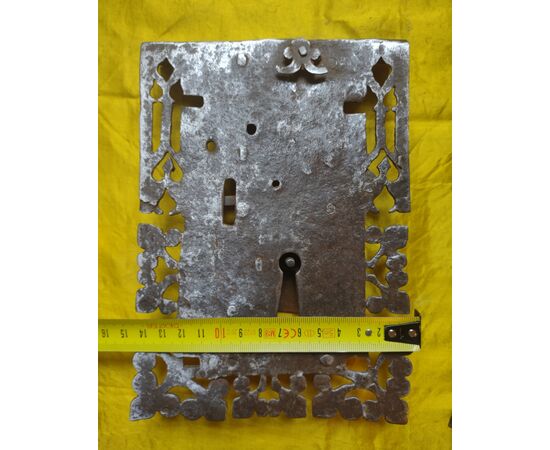 Splendid Gothic chest lock in wrought iron with dragon.