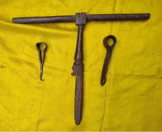 Impressive zoomorphic bolt, 17th century