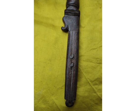 Impressive zoomorphic bolt, 17th century