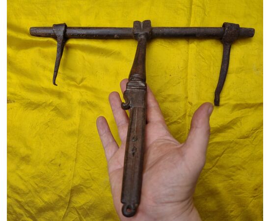 Impressive zoomorphic bolt, 17th century