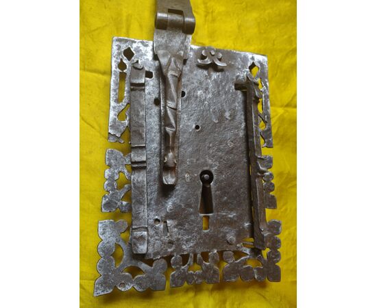 Splendid Gothic chest lock in wrought iron with dragon.