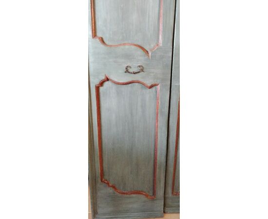 Ligurian door with two lacquered panels in a Provençal style