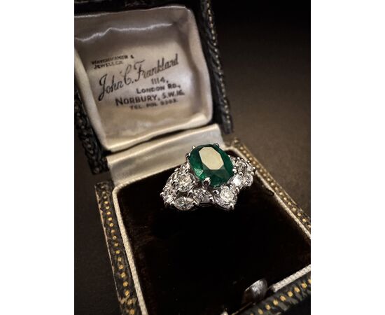 Anello  in  Platino  con Smeraldo  e  Diamanti
