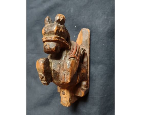 Splendid pair of Indian friezes expertly carved, 18th century