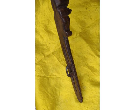 Impressive zoomorphic bolt, 17th century