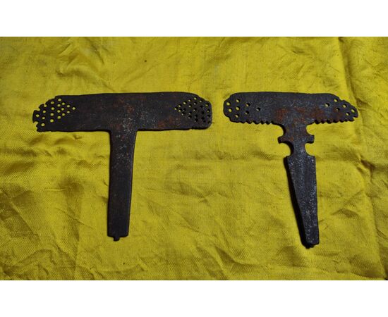 Rarità 2 attrezzi per la lavorazione del cuoio