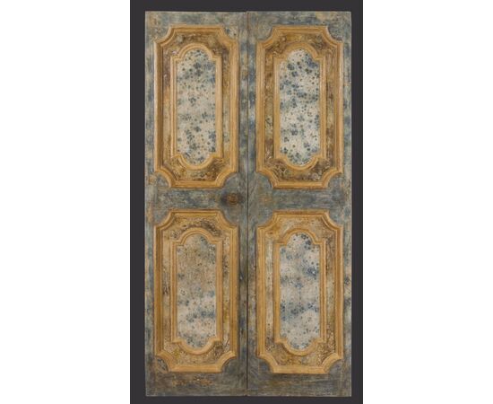 Marche region double-leaf door painted in faux marble.