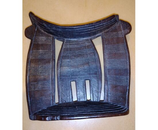 Poggiatesta etiope in legno proveniente dalla regione di Sidamo