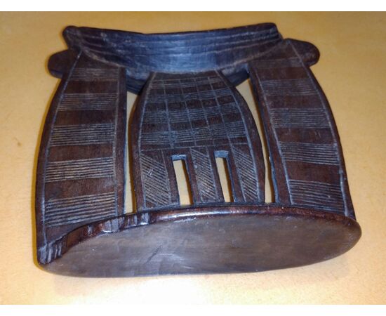 Poggiatesta etiope in legno proveniente dalla regione di Sidamo